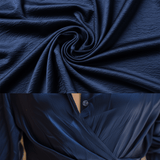 VESTIDO MINI CAMISERO DE SATÉN AZUL MARINO CON PLISADO ASIMÉTRICO