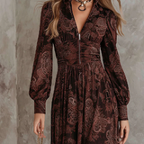 Claudia | Vestido maxi con estampado paisley y realce en la cintura