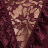 VESTIDO CORTO BURDEOS DE ENCAJE FLORAL CON VOLANTES EN CAPAS