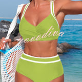 BIKINI DE DOS PIEZAS DE TIRO ALTO CON RAYAS Y DISEÑO EN CONTRASTE