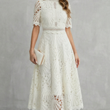 VESTIDO MIDI CON ENCAJE REFINADO Y CUELLO ALTO