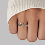 Anillo de olas plateado
