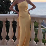 VESTIDO DE FIESTA ELEGANTE CON HOMBROS INCLINADOS