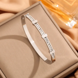 Pulsera Geométrica Abierta de Dos Capas de Circonio