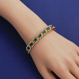 Elisa Esmeralda de la Pulsera Dorada
