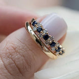 Anillo clásico de oro con zirconia azul