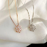 Collar de Cristal con Nieve Brillante en Oro y Plata