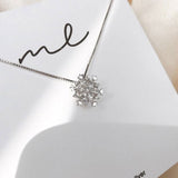 Collar de Cristal con Nieve Brillante en Oro y Plata