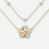 Collar de flores con perlas dobles