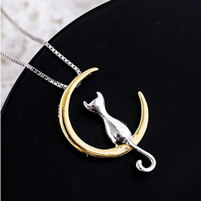 Collar con Luna Colgante y Gato