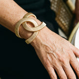 Elegante pulsera doble de oro