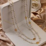 Collar de oro elegante con pequeña perla