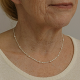 Collar elegante con brillantes perlas