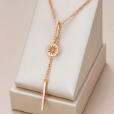Collar elegante con cristal redondo en oro