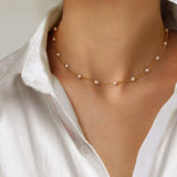 Collar Pequeño de Margaritas en Oro