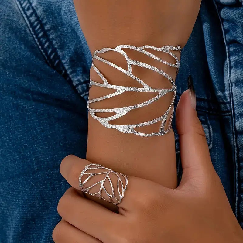 Pulsera retro con diseño de hoja