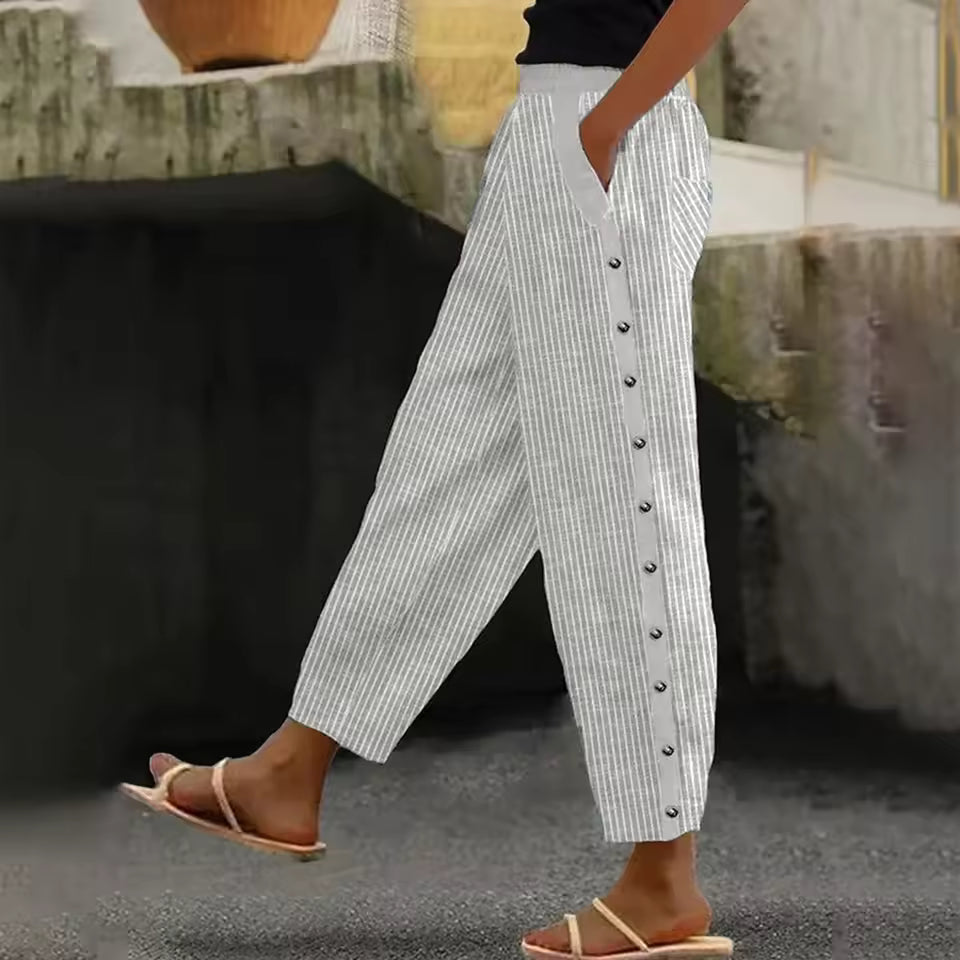 ELENA | Pantalón de Verano Ligero con Rayas Finas y Botones Laterales para un Estilo Casual Chic