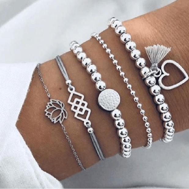 Conjunto de pulseras brillantes de lujo