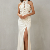 VESTIDO MAXI CON CUELLO HALTER, FLOR Y ABERTURA PARA MUJER