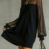VESTIDO MINI CON CUELLO ALTO Y MANGAS DE MESH