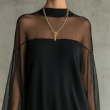 VESTIDO MINI CON CUELLO ALTO Y MANGAS DE MESH