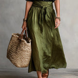 Dulce| Conjunto de dos piezas: camiseta negra y falda midi verde oliva