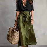 Dulce| Conjunto de dos piezas: camiseta negra y falda midi verde oliva