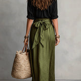 Dulce| Conjunto de dos piezas: camiseta negra y falda midi verde oliva
