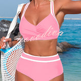 BIKINI DE DOS PIEZAS DE TIRO ALTO CON RAYAS Y DISEÑO EN CONTRASTE