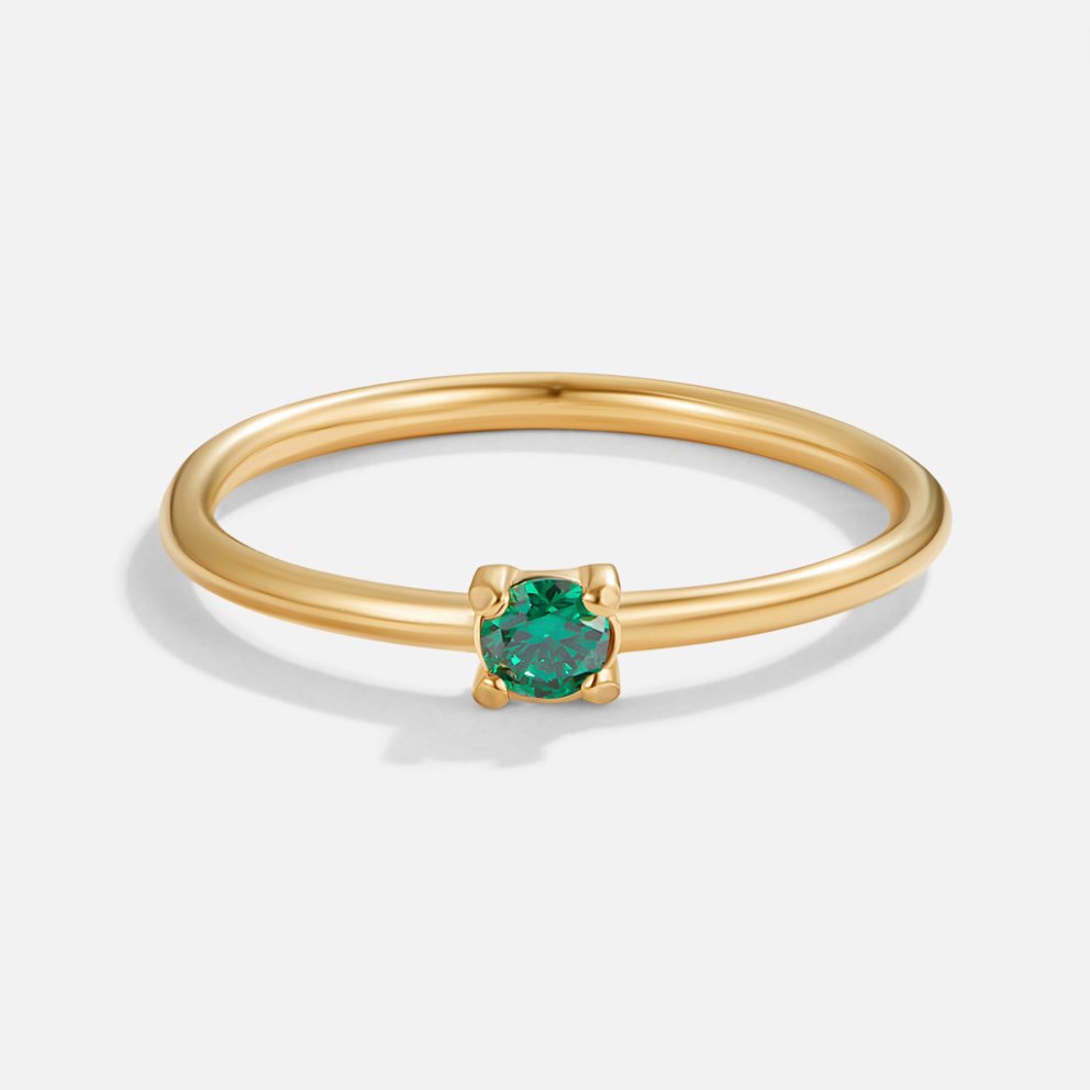 Anillos de oro con piedra de nacimiento