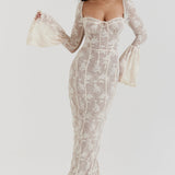 VESTIDO LARGO DE ENCAJE CON ELEGANCIA ROMÁNTICA
