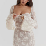 VESTIDO LARGO DE ENCAJE CON ELEGANCIA ROMÁNTICA