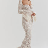 VESTIDO LARGO DE ENCAJE CON ELEGANCIA ROMÁNTICA