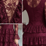 VESTIDO CORTO BURDEOS DE ENCAJE FLORAL CON VOLANTES EN CAPAS